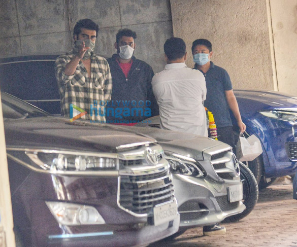 photos arjun kapoor and anshula kapoor snapped in juhu 3