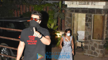 Photos: Arjun Kapoor and Malaika Arora spotted at Kareena Kapoor Khan’s house in Bandra