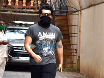Photos: Arjun Kapoor snapped at a clinic in Juhu