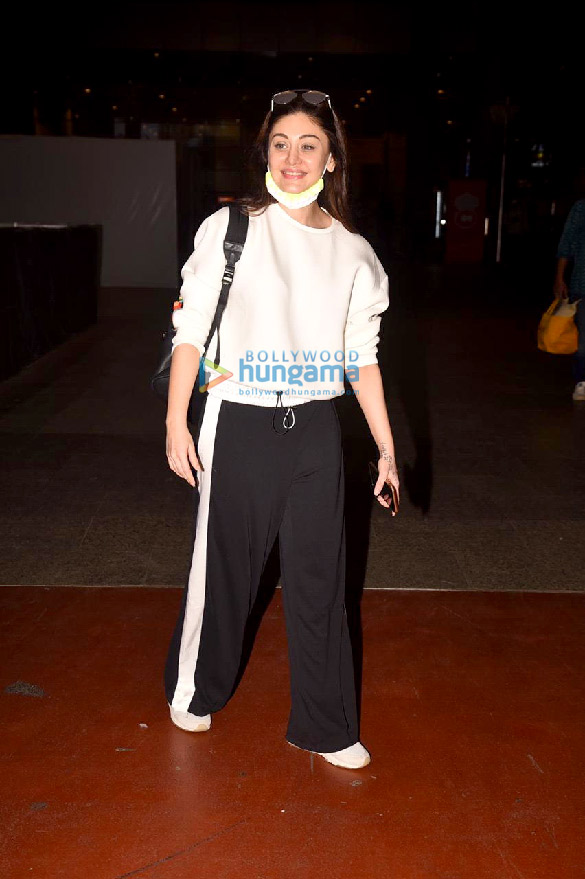 photos daisy shah sonal chauhan and others sanpped at the airport 3
