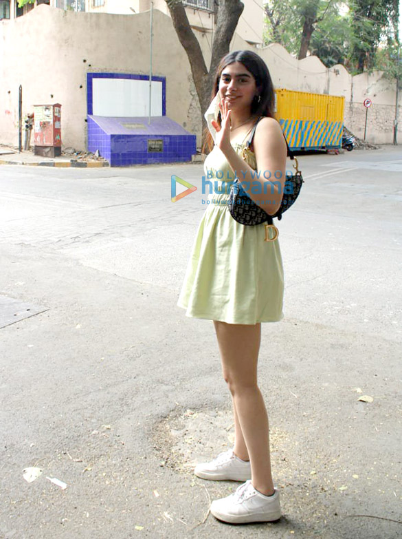 photos daisy shah yami gautam anjini dhawan and others snapped in bandra 5