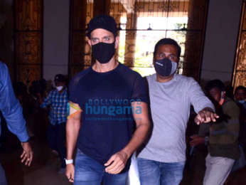 Photos: Hrithik Roshan arrives at Commissioner Of Police Office in Mumbai