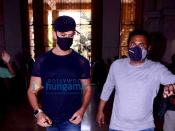 Photos: Hrithik Roshan arrives at Commissioner Of Police Office in Mumbai