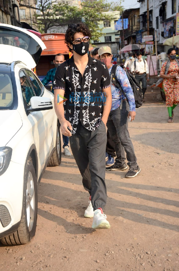 photos ishaan khatter spotted at versova jetty 4