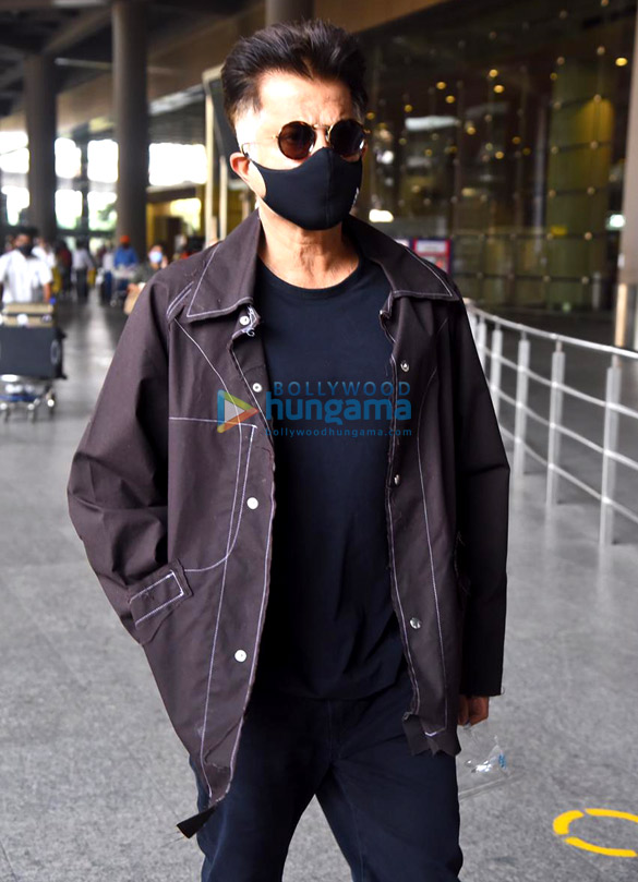 photos janhvi kapoor anil kapoor karishma tanna and others snapped at the airport 2