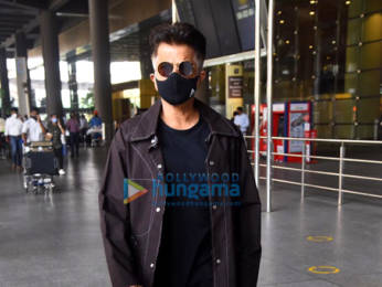 Photos: Janhvi Kapoor, Anil Kapoor, Karishma Tanna and others snapped at the airport