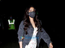 Photos: Janhvi Kapoor and Khushi Kapoor snapped at the airport