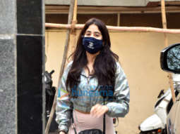 Photos: Janhvi Kapoor snapped at a gym in Khar