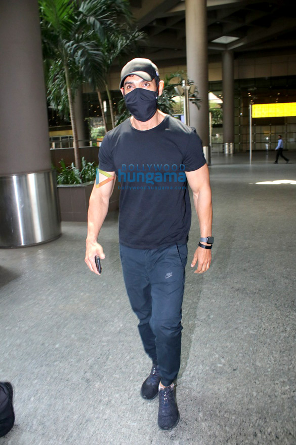 Photos: John Abraham, Tamanna Bhatia, Aly Goni, Jasmin Bhasin and Maniesh Paul snapped at the airport Photos: John Abraham, Tamanna Bhatia, Aly Goni, Jasmin Bhasin and Maniesh Paul snapped at the airport