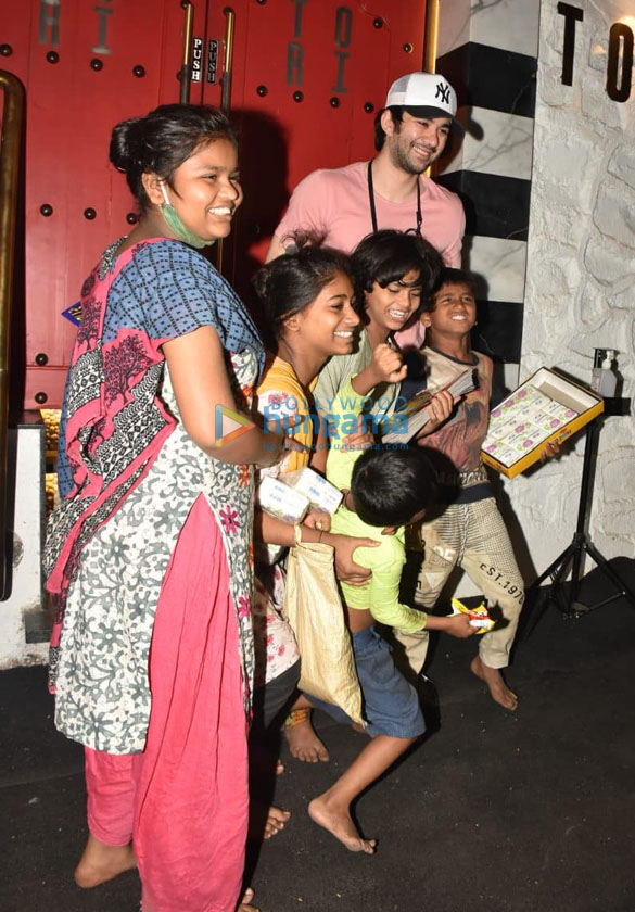 photos karan deol snapped at tori restaurant 2