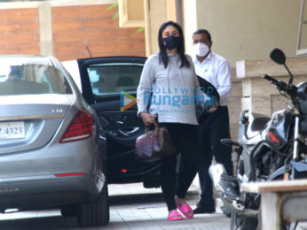 Photos: Kareena Kapoor Khan snapped at Amrita Arora's house in Bandra