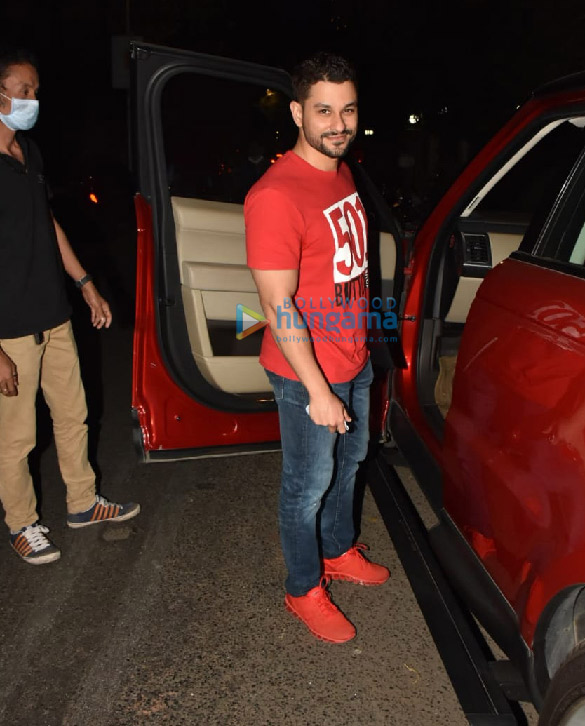 photos kartik aaryan farhan akhtar and kunal kemmu snapped at the excel office in santa cruz 4
