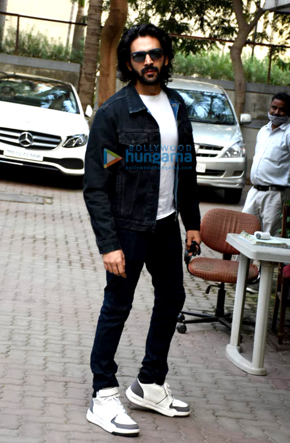 Photos: Kartik Aaryan snapped at Aanand L Rai’s office Photos: Kartik Aaryan snapped at Aanand L Rai’s office