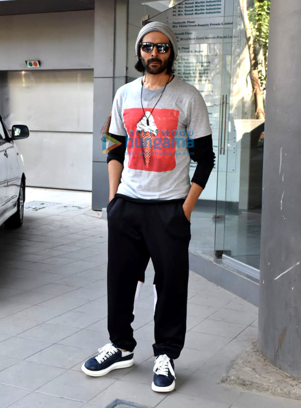 photos kartik aaryan snapped at dance class in andheri 2 2