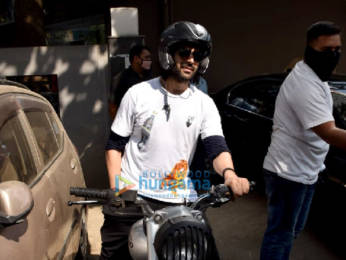Photos: Kartik Aaryan snapped at dance class in Andheri