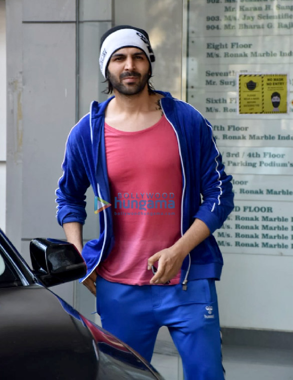 photos kartik aaryan spotted at a dance class in andheri 1