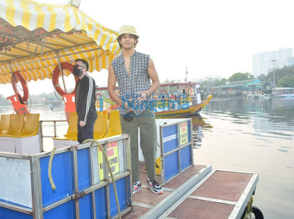 photos katrina kaif ishaan khatter and siddhant chaturvedi snapped at the versova jetty 2