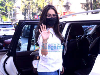 Photos: Kim Sharma snapped in Santacruz