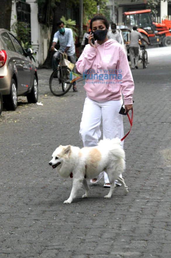 photos malaika arora snapped with her pet in bandra 2 4