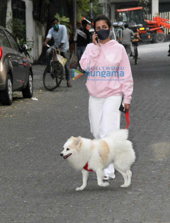photos malaika arora snapped with her pet in bandra 3 4