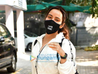 Photos: Neha Sharma spotted in Bandra
