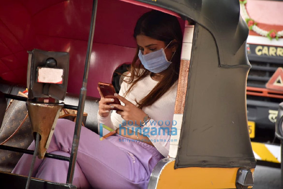 Photos: Pranutan Bahl snapped during a rickshaw ride in Juhu