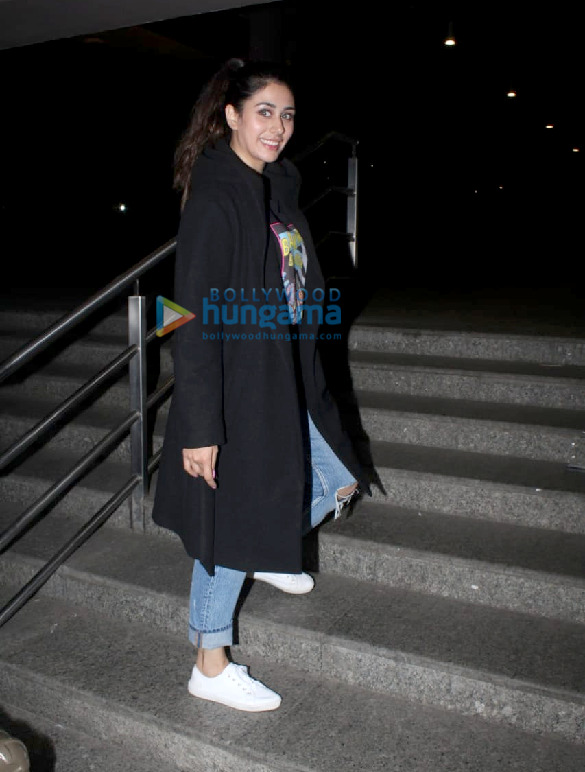 photos pulkit samrat isabelle kaif sandeepa dhar others snapped at the airport 00 1