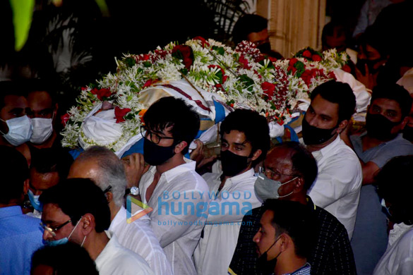 photos rajiv kapoors last rites take place in mumbai 00121 3