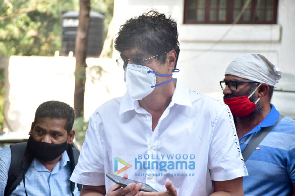 photos rajiv kapoors mortal remains arrives at his residence 5