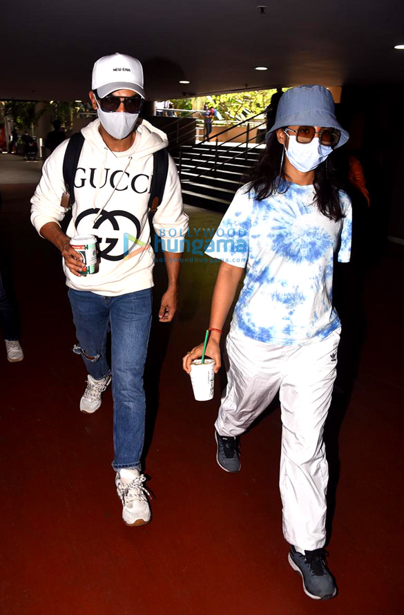 photos rajkummar rao and patrlekha snapped at the airport 2