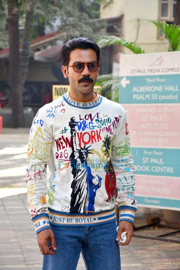 photos rajkummar rao spotted in bandra 4