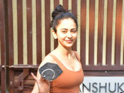 Photos: Rakul Preet Singh, Ananya Panday and Jackky Bhagnani spotted at Anshuka Yoga class in Bandra
