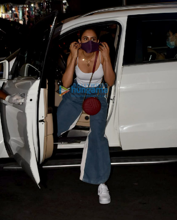 photos rakul preet singh and nimrat kaur snapped at bastian in khar 1