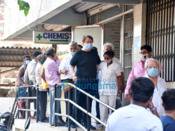 Photos: Randhir Kapoor spotted at a hospital in Chembur