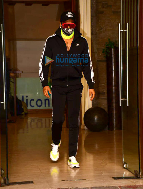 Photos: Ranveer Singh spotted at a clinic in Bandra Photos: Ranveer Singh spotted at a clinic in Bandra