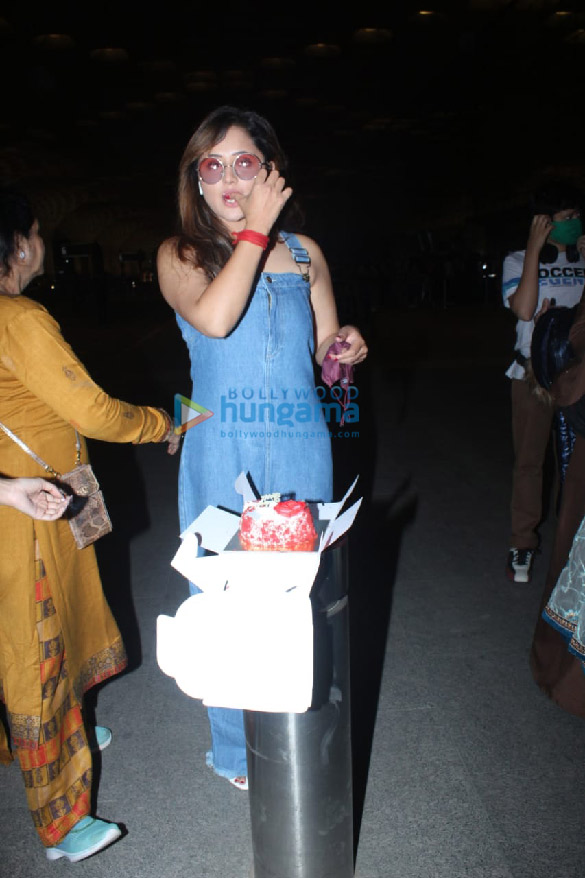Photos: Rashami Desai celebrates birthday at the airport Photos: Rashami Desai celebrates birthday at the airport