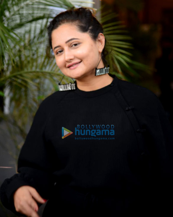 photos rashami desai spotted at the kitchen garden in juhu 2