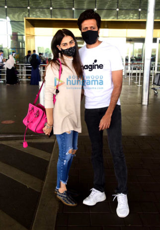 Photos: Riteish Deshmukh, Genelia Dsouza and Hiten Tejwani spotted at the airport
