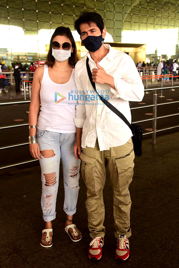 photos riteish deshmukh genelia dsouza and hiten tejwani spotted at the airport 4