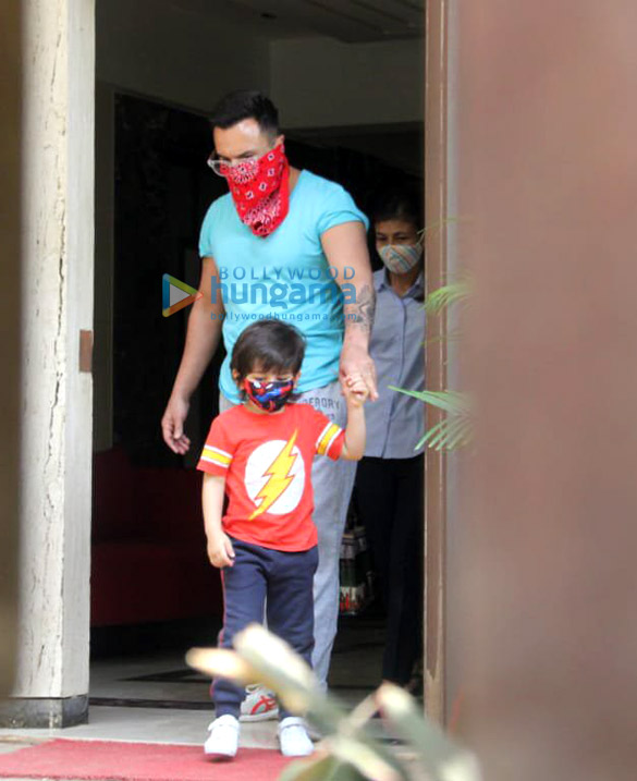 Photos: Saif Ali Khan and Taimur Ali Khan spotted in Bandra Photos: Saif Ali Khan and Taimur Ali Khan spotted in Bandra
