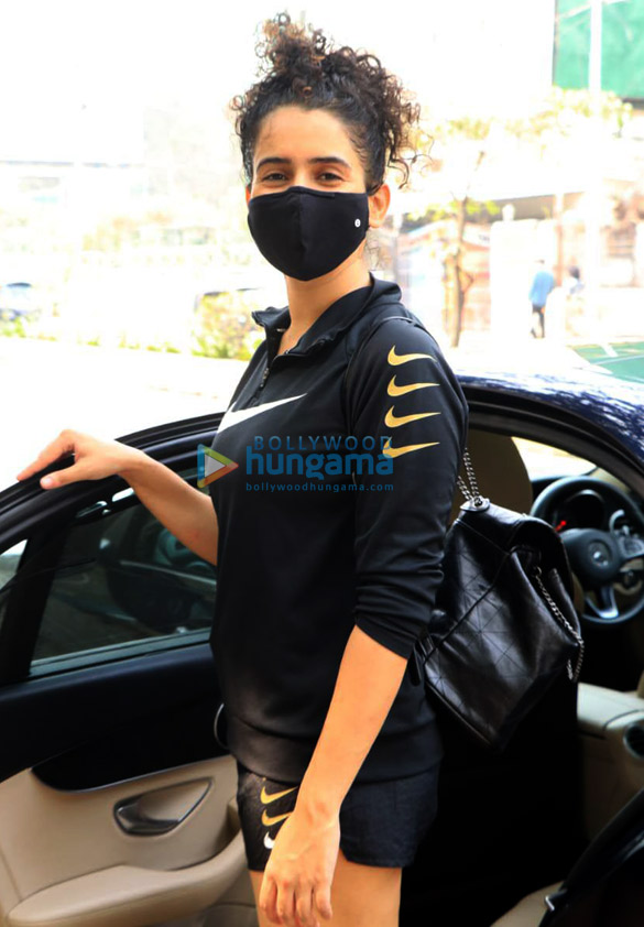 photos sanya malhotra snapped in juhu 4