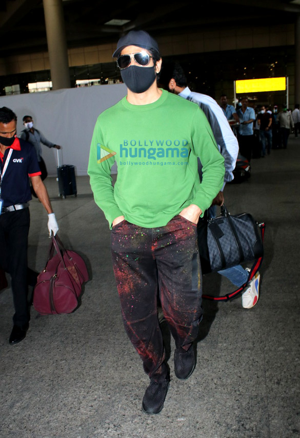 photos shilpa shetty raj kundra mouni roy and others snapped at the airport 1