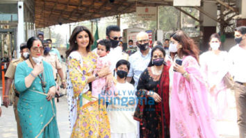 Photos: Shilpa Shetty and family snapped at Siddhivinayak Temple