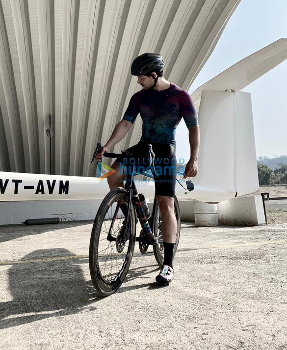 photos sooraj pancholi snapped during cycle ride 4
