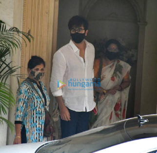 Photos: The Kapoor family and others arrive at the late Rajiv Kapoor’s residence to pay their respect