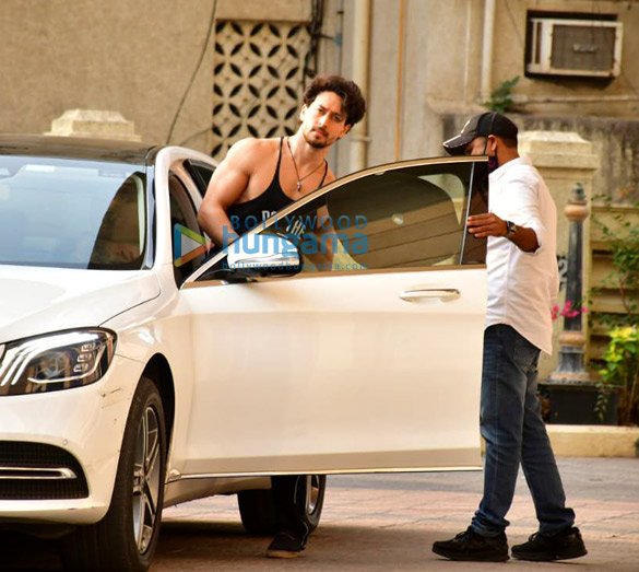 photos tiger shroff spotted at disha patanis house 2