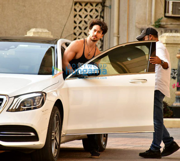 photos tiger shroff spotted at disha patanis house 3