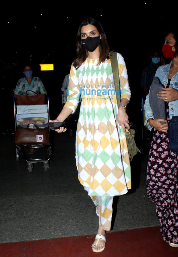 photos urvashi rautela aditi rao hydari diana penty and arshi khan snapped at the airport 3
