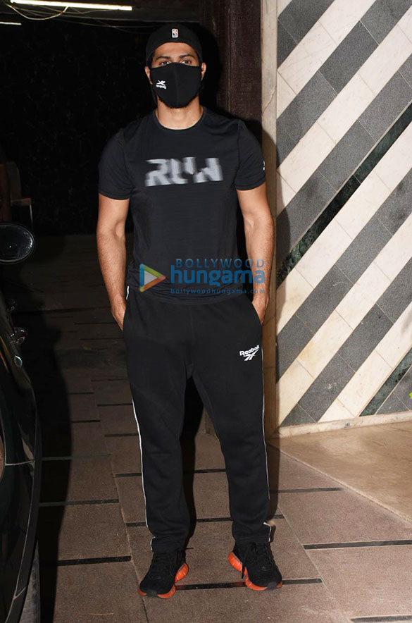 photos varun dhawan snapped at gym in juhu 2 8