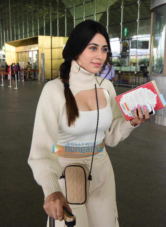 photos vicky kaushal and hansika motwani snapped at the airport 8